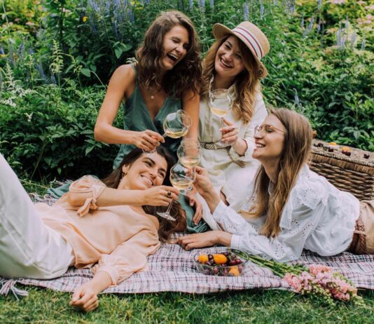 Celebra el Mes de la Mujer con estas inspiradoras atracciones turísticas de Booking.com