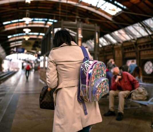 Viajar sin niños: las escapadas recomendadas por Booking.com para madres que buscan desconectarse en su día