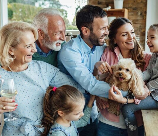 Universal Assistance lidera el turismo familiar con soluciones para humanos y mascotas