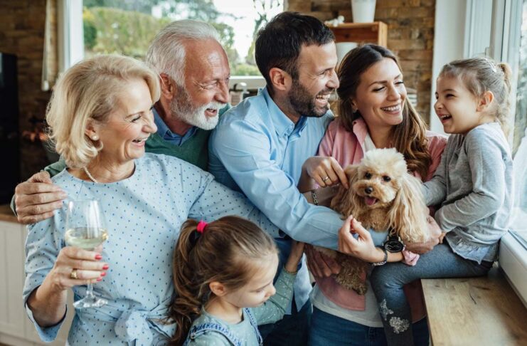 Universal Assistance lidera el turismo familiar con soluciones para humanos y mascotas
