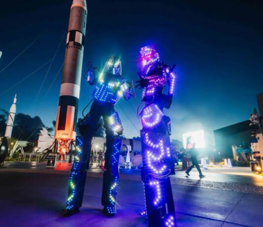 El espacio como escenario: Kennedy Space Center reinventa las noches con ciencia, música y cultura pop