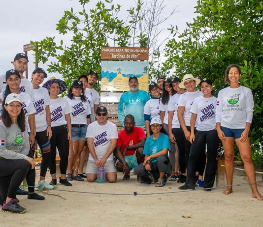 Arajet celebra el Día Mundial del Turismo con una jornada ambiental en la laguna arrecifal de Boca Chica