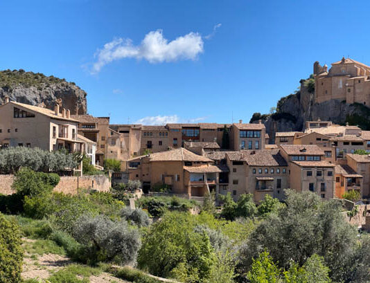Aragón seduce a Colombia con un viaje donde la fe la montaña y la mesa cuentan historias vivas