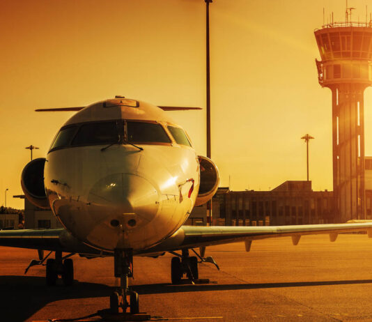 IATA advierte que el alza del combustible redefine el futuro de la aviación y pone a prueba la sostenibilidad del turismo global