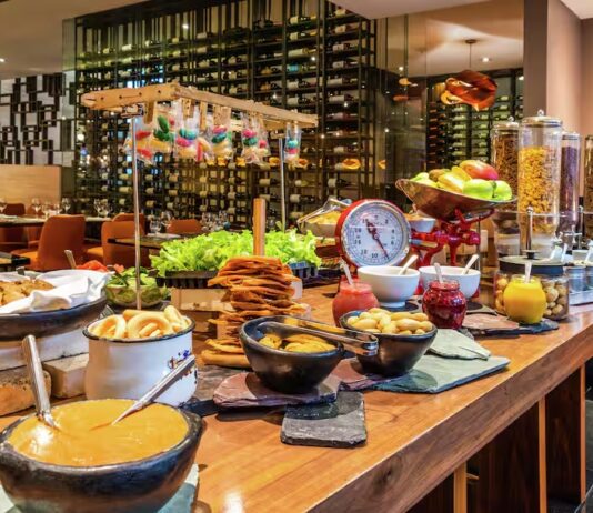 Hilton Bogotá convierte el cumpleaños de la capital en un viaje por los sabores que han construido su historia